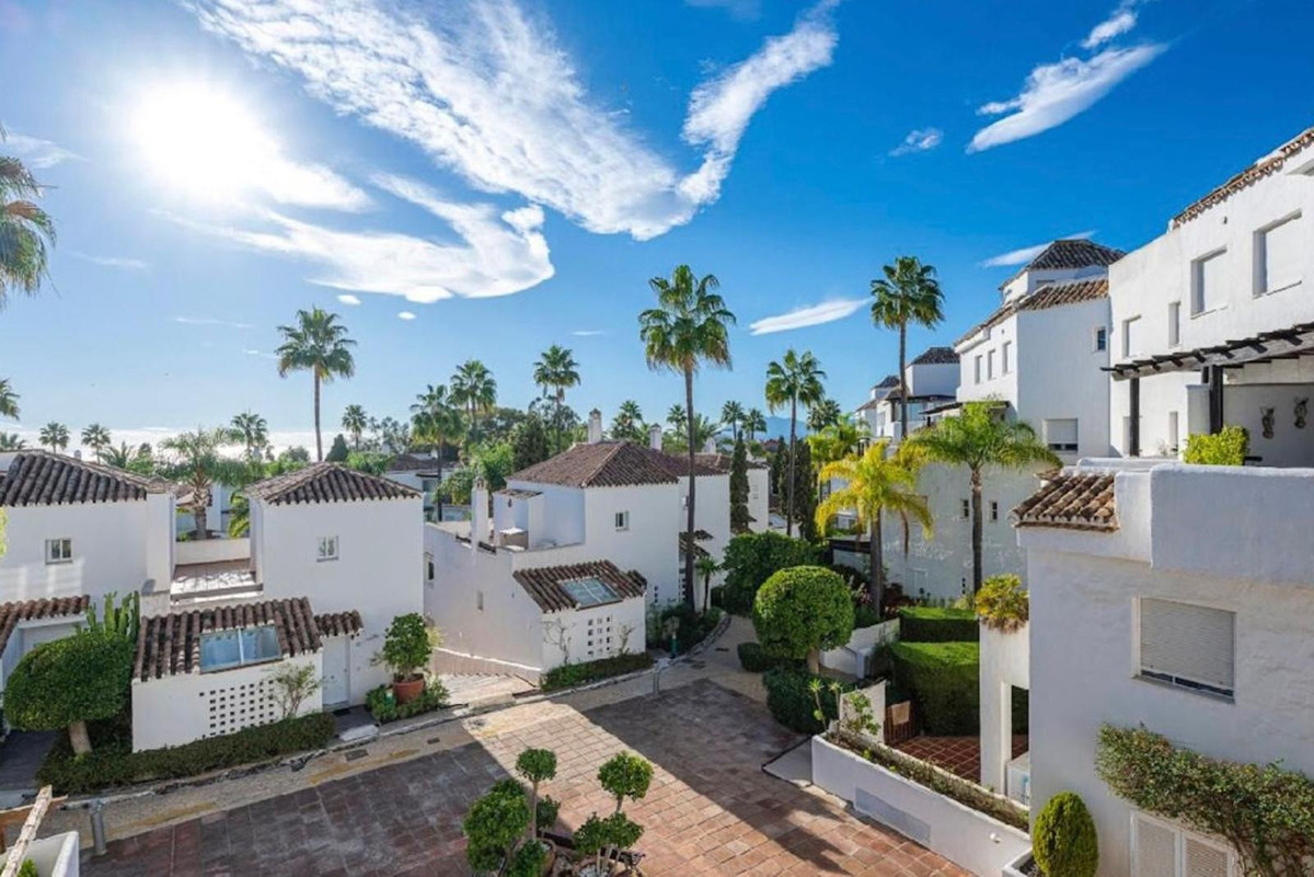 4 Bed Apartment for sale in Bahía De Marbella Costa Del Sol, Málaga, Spain