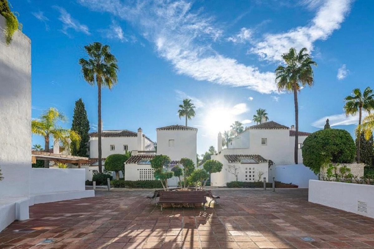 4 Bed Apartment for sale in Bahía De Marbella Costa Del Sol, Málaga, Spain