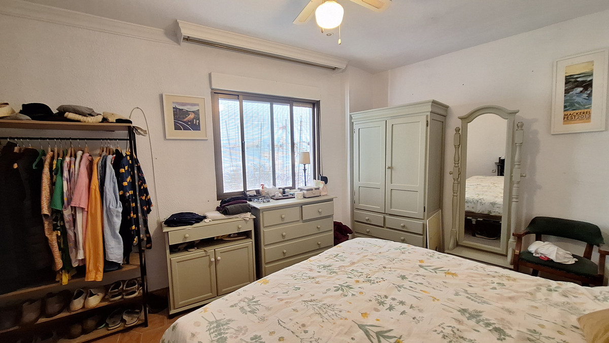 5 Bed Commercial unit for sale in Estepona Costa Del Sol, Málaga, Spain