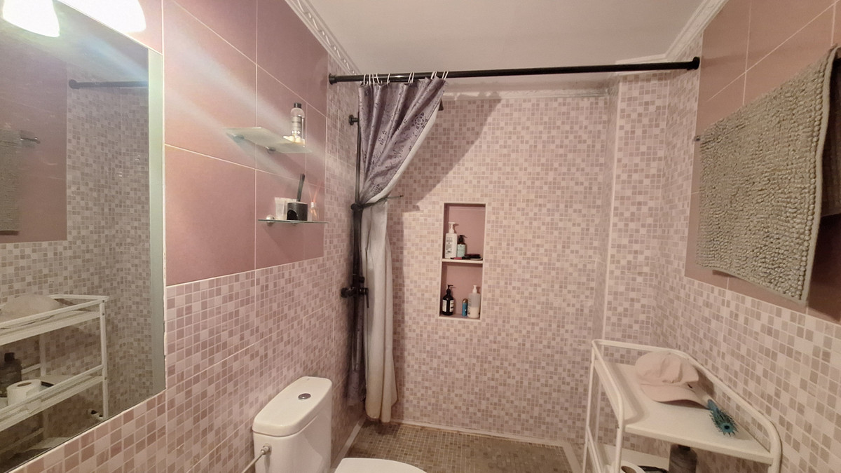 5 Bed Commercial unit for sale in Estepona Costa Del Sol, Málaga, Spain