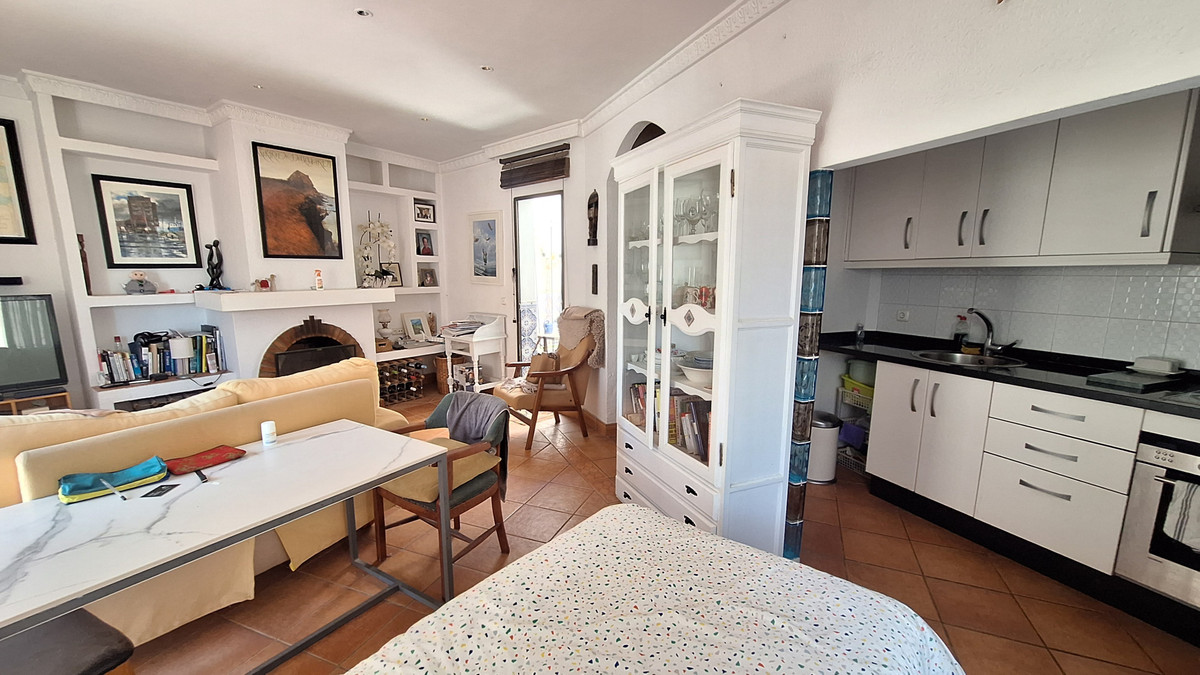 5 Bed Commercial unit for sale in Estepona Costa Del Sol, Málaga, Spain