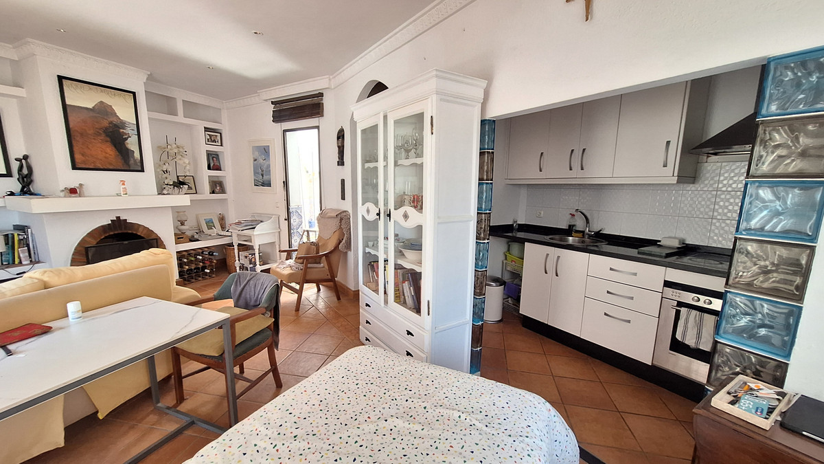 5 Bed Commercial unit for sale in Estepona Costa Del Sol, Málaga, Spain