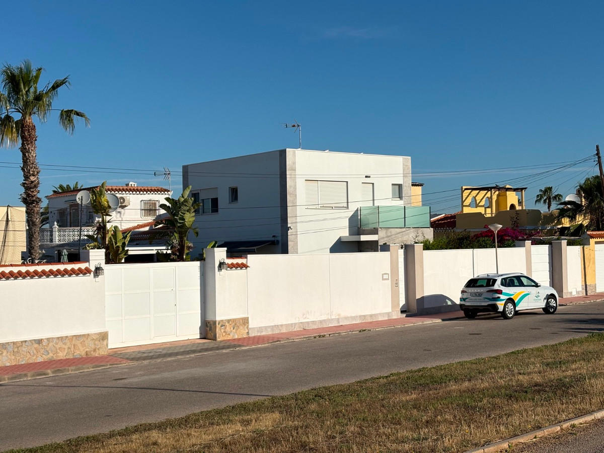 2 Bed Townhouse for sale in Torrevieja Costa Blanca, Alicante, Spain