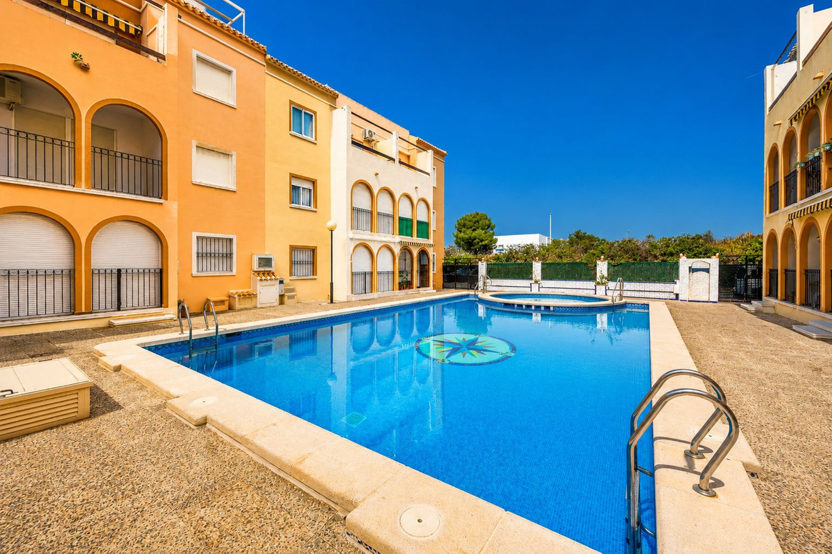 Se vende Bungalow de 2 dormitorios en Costa Blanca, Alicante, España