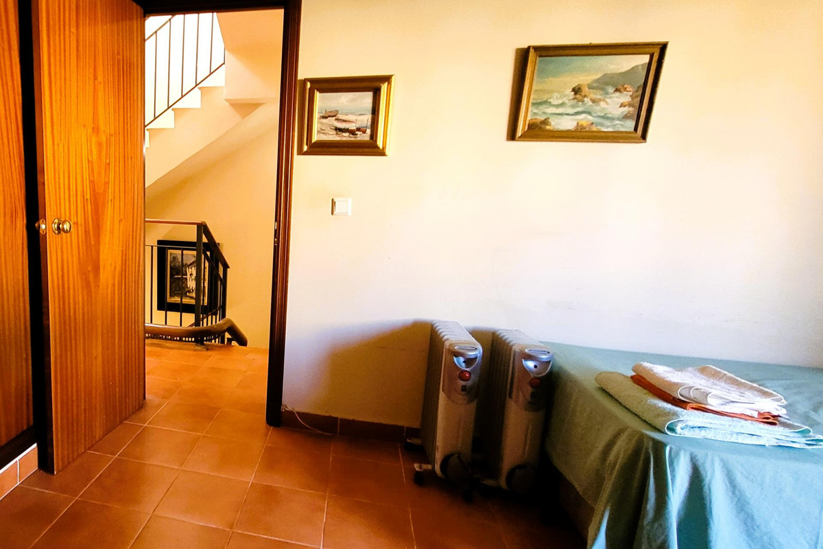 4 Bed Townhouse for sale in Estepona Costa Del Sol, Málaga, Spain