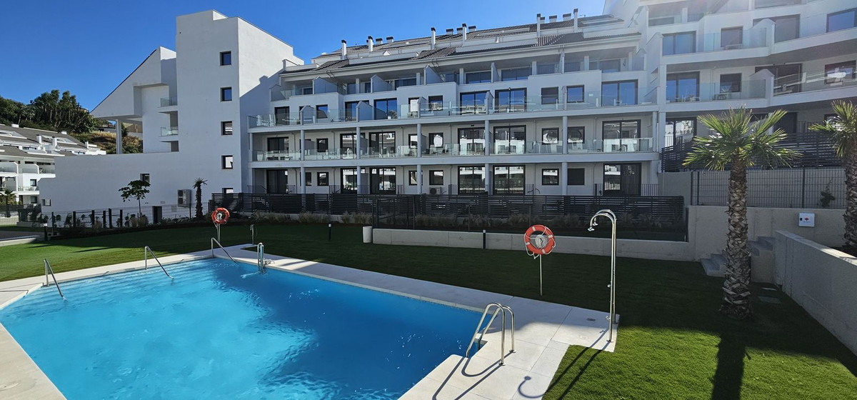 Se vende Apartamento Planta Media de 2 dormitorios en Costa Del Sol, Málaga, España