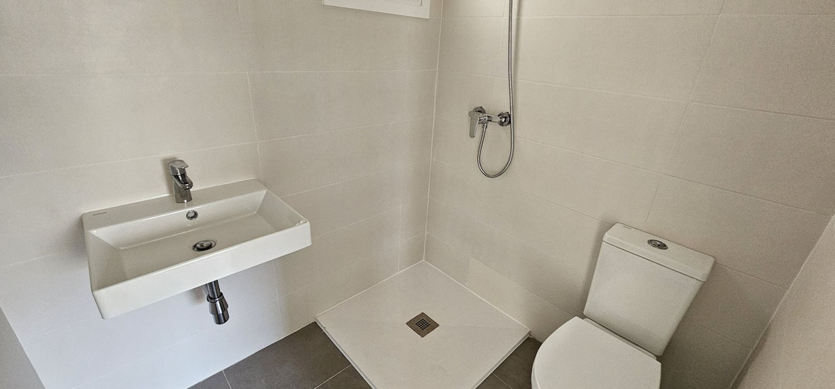 Se vende Apartamento Planta Media de 2 dormitorios en Costa Del Sol, Málaga, España