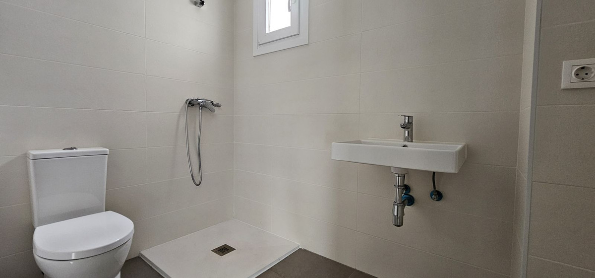 Se vende Apartamento Planta Media de 2 dormitorios en Costa Del Sol, Málaga, España
