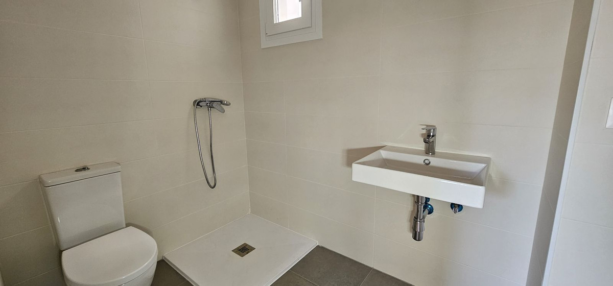 Se vende Apartamento Planta Media de 2 dormitorios en Costa Del Sol, Málaga, España