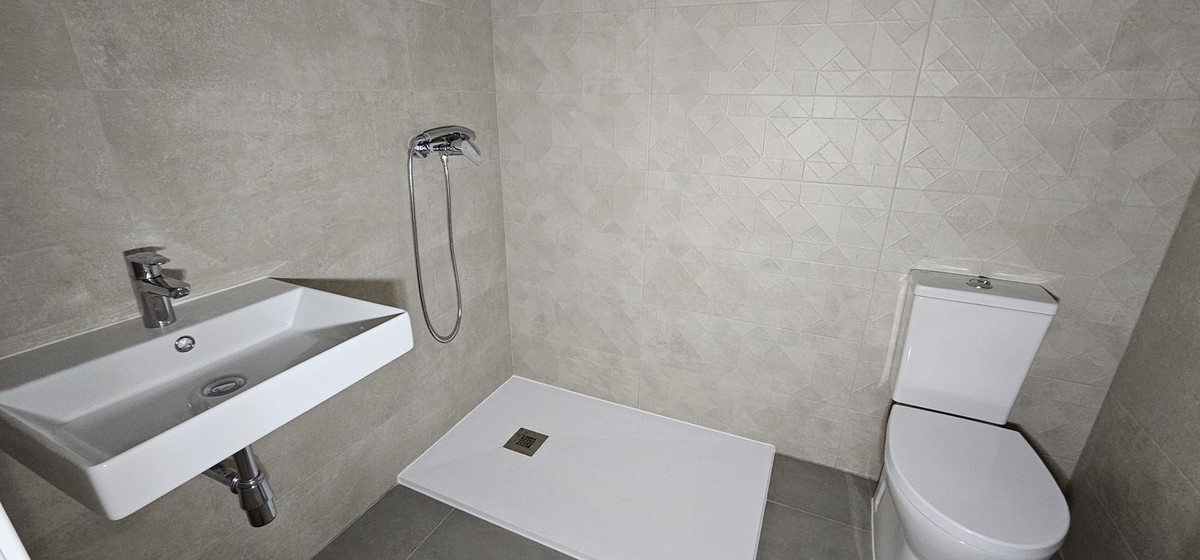 Se vende Apartamento Planta Media de 2 dormitorios en Costa Del Sol, Málaga, España