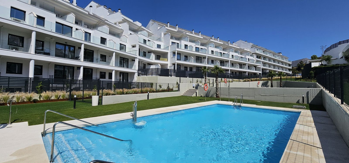 Se vende Apartamento Planta Media de 2 dormitorios en Costa Del Sol, Málaga, España