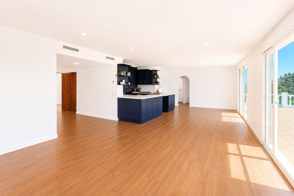 5 Bed Townhouse for sale in Estepona Costa Del Sol, Málaga, Spain