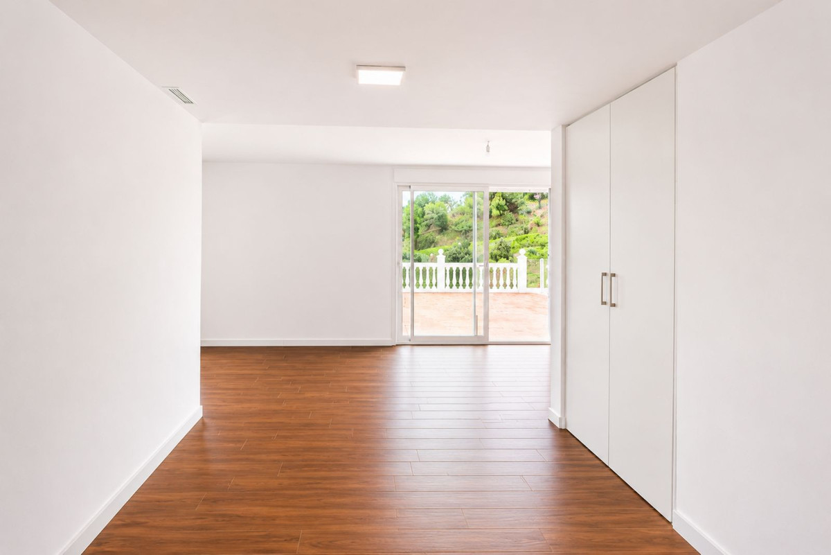 5 Bed Townhouse for sale in Estepona Costa Del Sol, Málaga, Spain