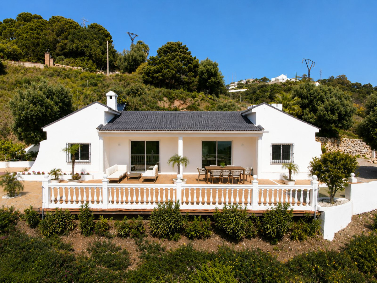 5 Bed Townhouse for sale in Estepona Costa Del Sol, Málaga, Spain