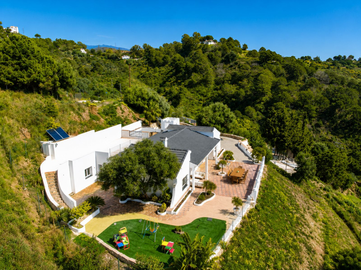 5 Bed Townhouse for sale in Estepona Costa Del Sol, Málaga, Spain