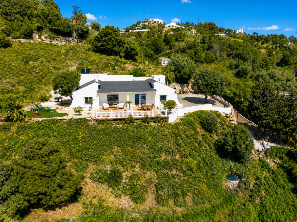 5 Bed Townhouse for sale in Estepona Costa Del Sol, Málaga, Spain