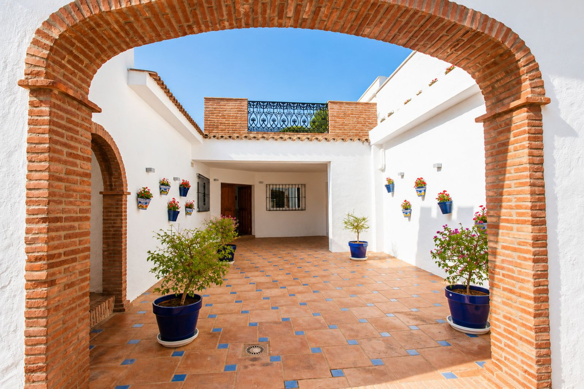 5 Bed Townhouse for sale in Estepona Costa Del Sol, Málaga, Spain