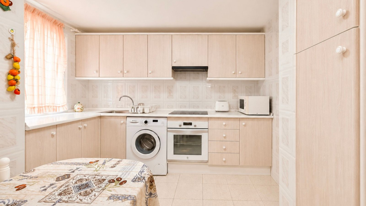 3 Bed Apartment for sale in Estepona Costa Del Sol, Málaga, Spain