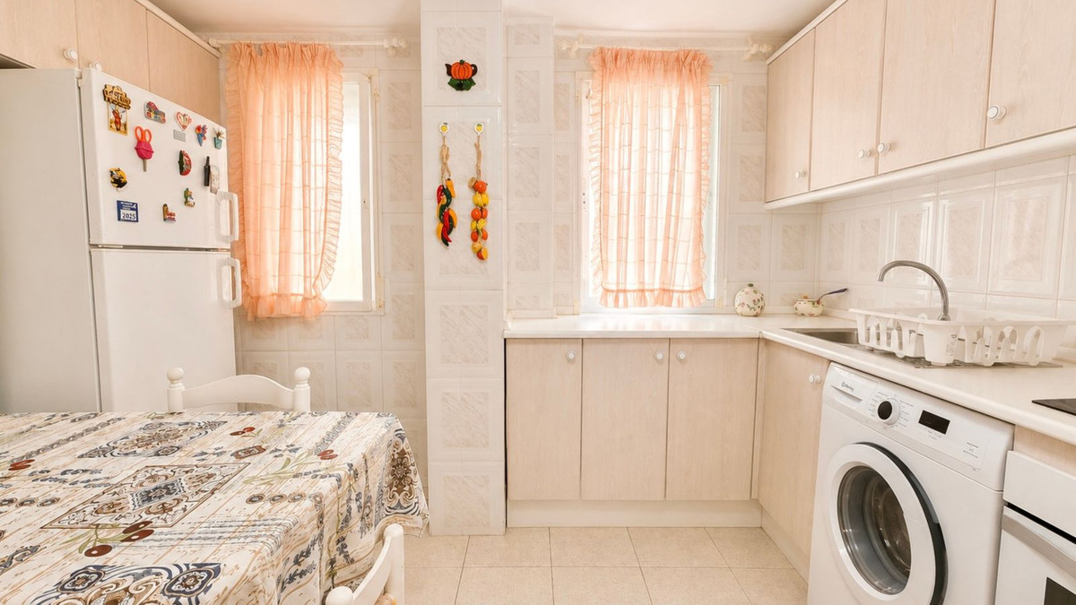3 Bed Apartment for sale in Estepona Costa Del Sol, Málaga, Spain