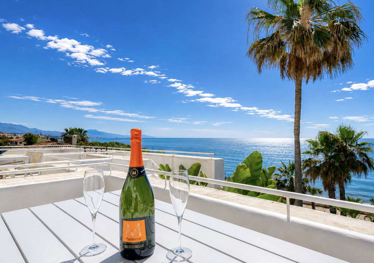 2 Bed Apartment for sale in Estepona Costa Del Sol, Málaga, Spain