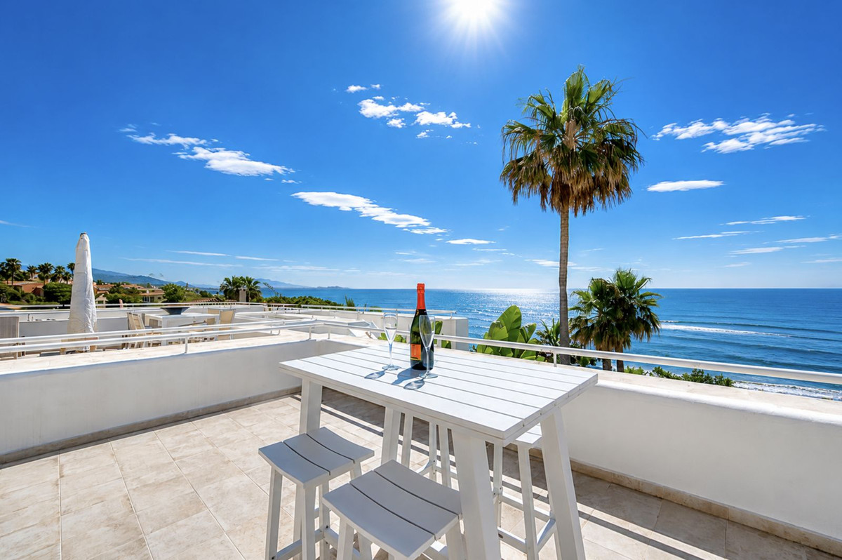 2 Bed Apartment for sale in Estepona Costa Del Sol, Málaga, Spain