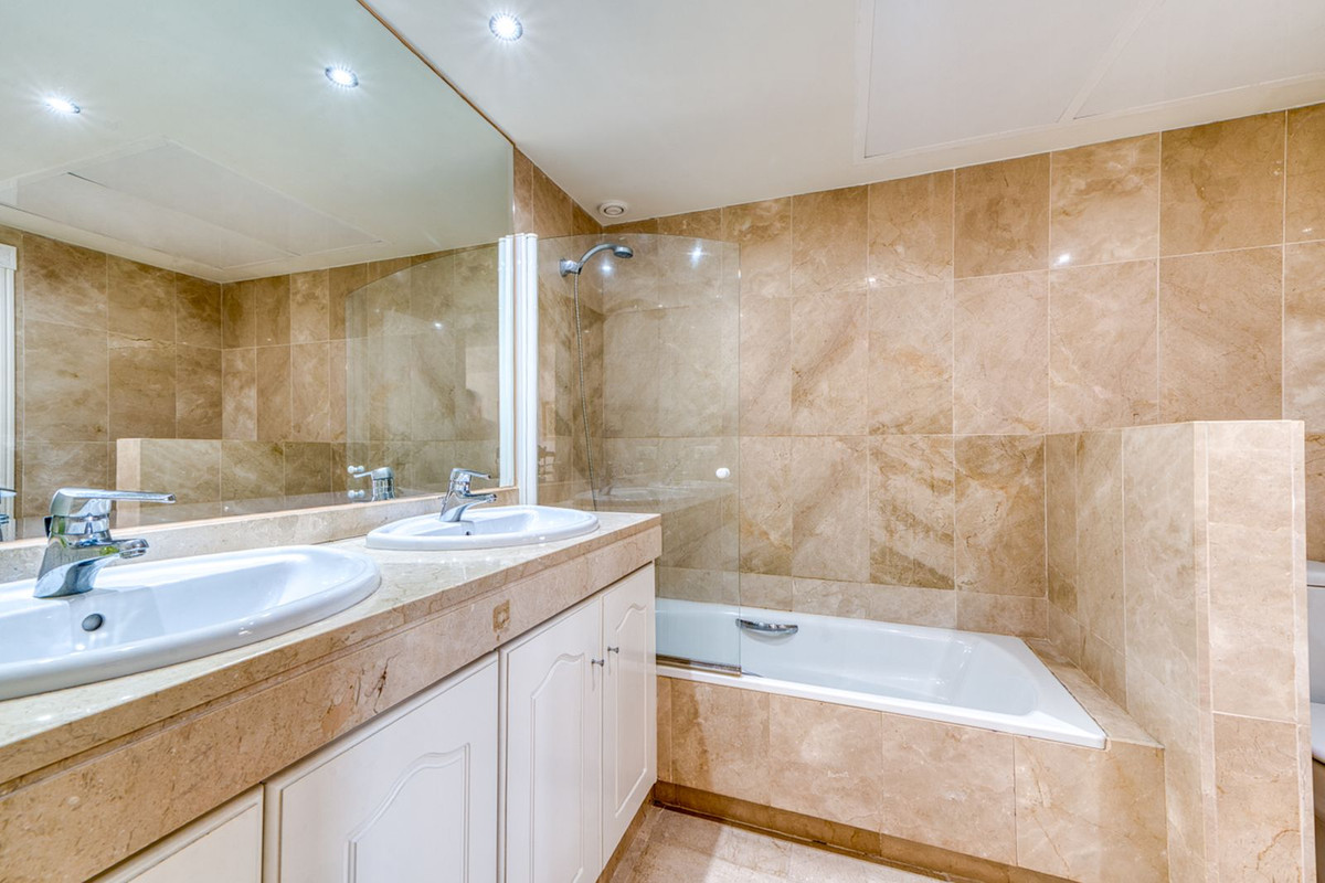2 Bed Apartment for sale in Estepona Costa Del Sol, Málaga, Spain