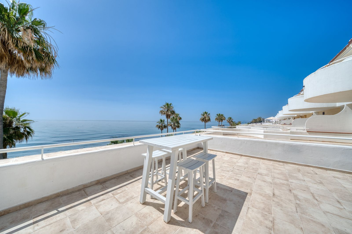 2 Bed Apartment for sale in Estepona Costa Del Sol, Málaga, Spain