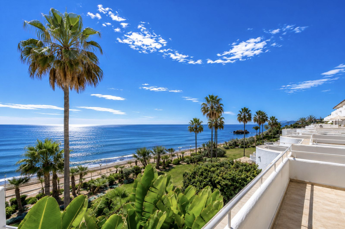2 Bed Apartment for sale in Estepona Costa Del Sol, Málaga, Spain
