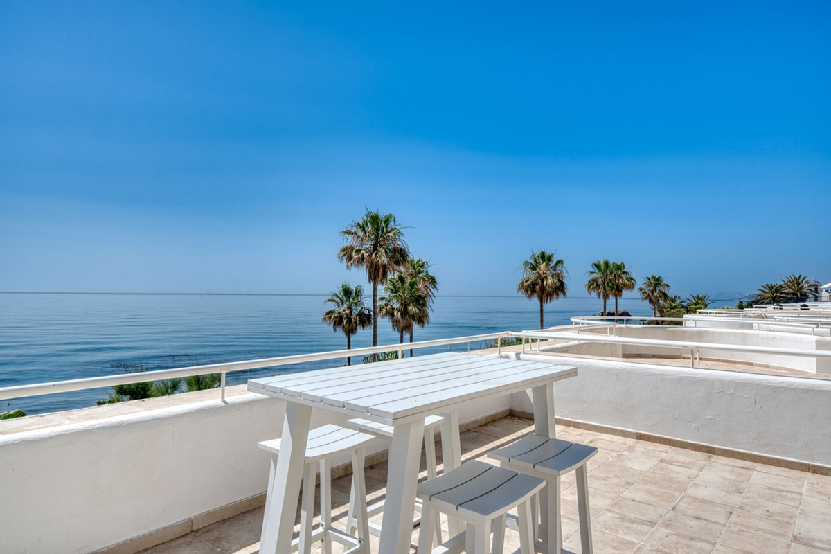 2 Bed Apartment for sale in Estepona Costa Del Sol, Málaga, Spain