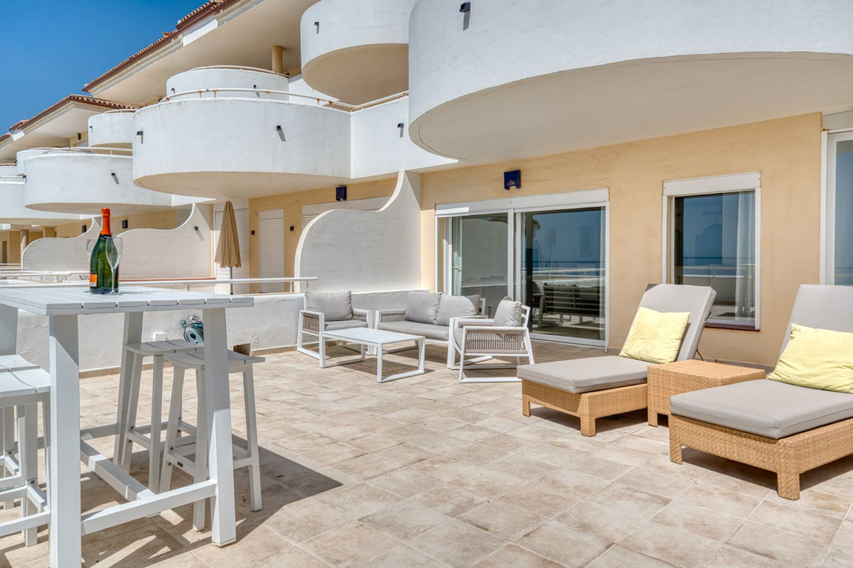 2 Bed Apartment for sale in Estepona Costa Del Sol, Málaga, Spain