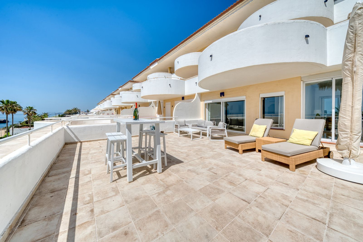 2 Bed Apartment for sale in Estepona Costa Del Sol, Málaga, Spain