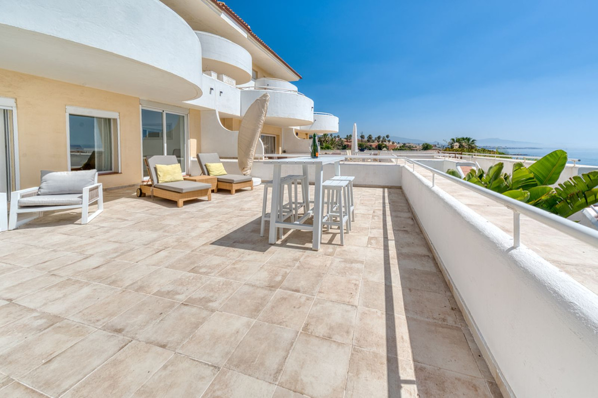 2 Bed Apartment for sale in Estepona Costa Del Sol, Málaga, Spain