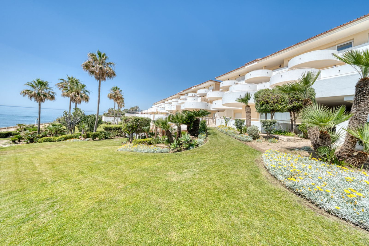 2 Bed Apartment for sale in Estepona Costa Del Sol, Málaga, Spain