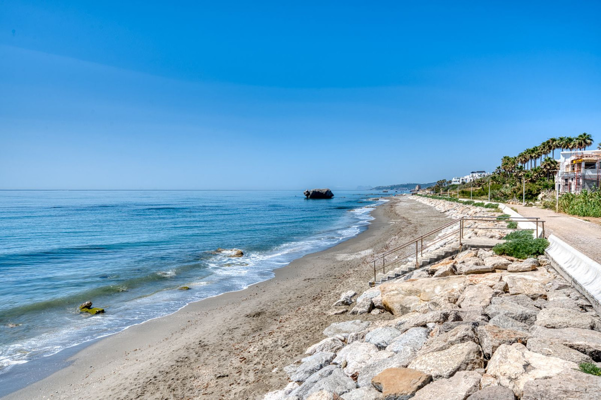 2 Bed Apartment for sale in Estepona Costa Del Sol, Málaga, Spain