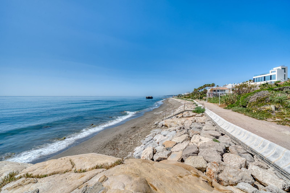 2 Bed Apartment for sale in Estepona Costa Del Sol, Málaga, Spain