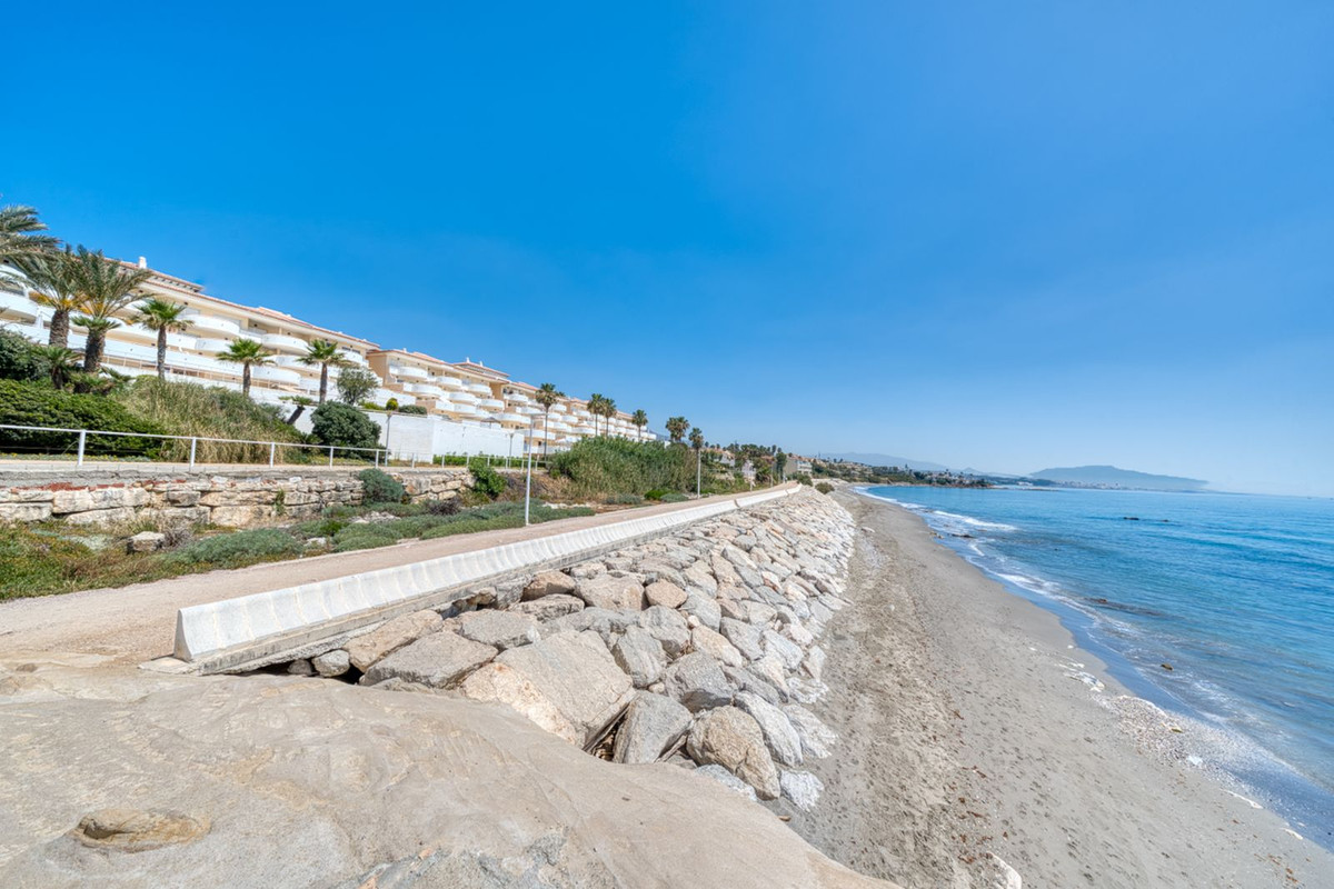 2 Bed Apartment for sale in Estepona Costa Del Sol, Málaga, Spain