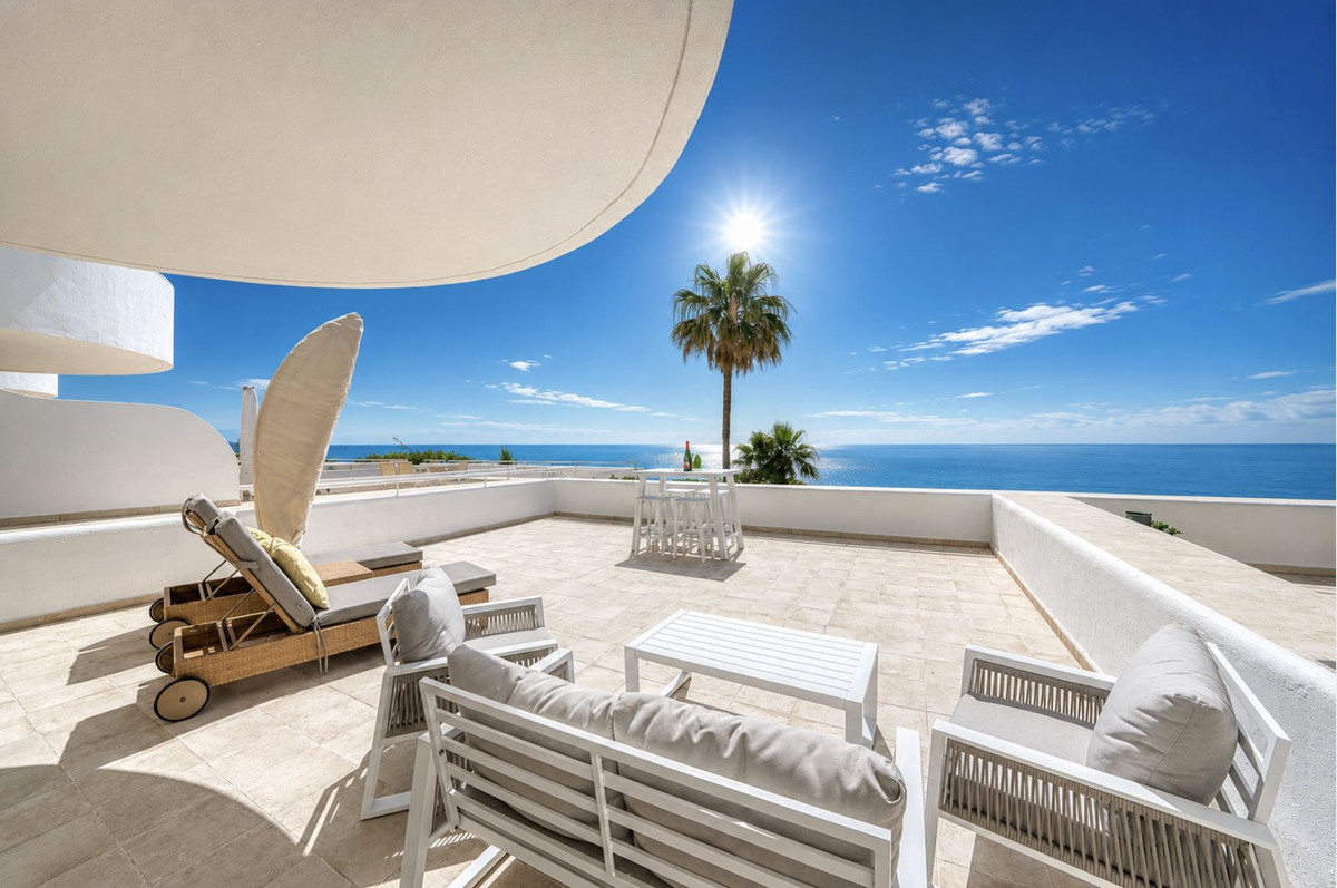 2 Bed Apartment for sale in Estepona Costa Del Sol, Málaga, Spain