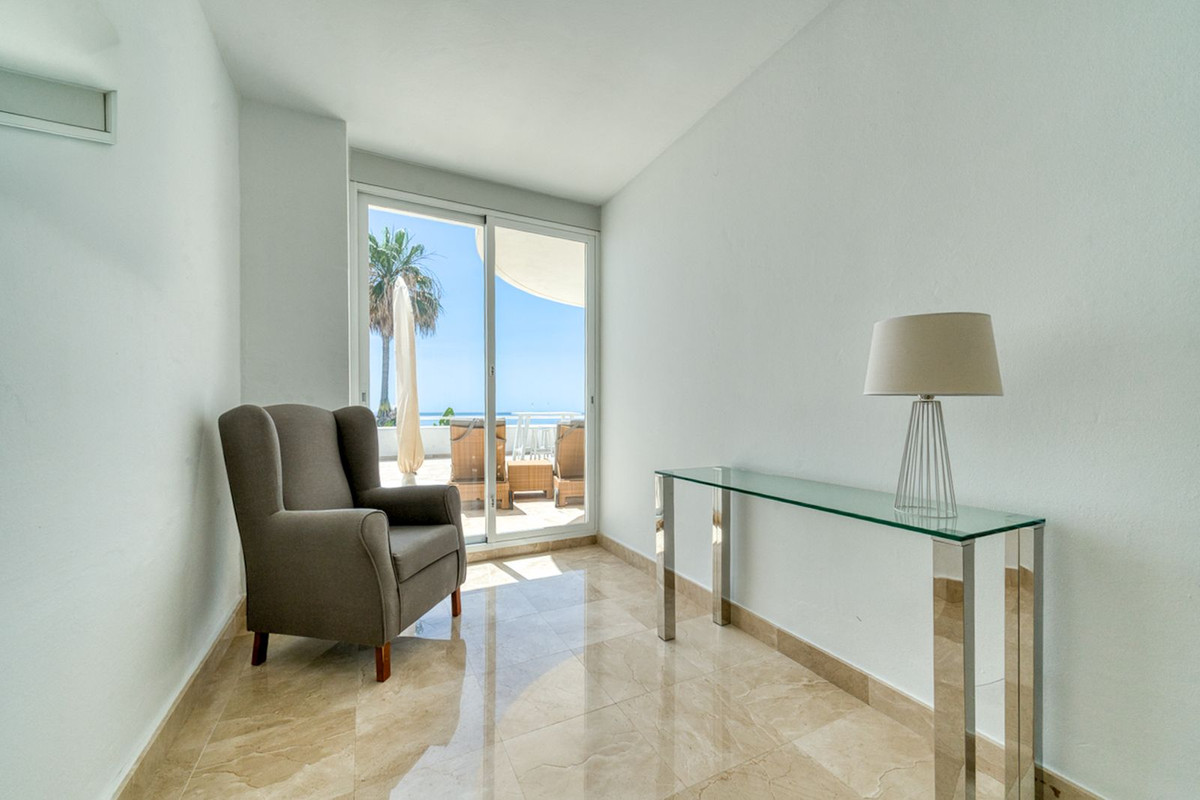 2 Bed Apartment for sale in Estepona Costa Del Sol, Málaga, Spain
