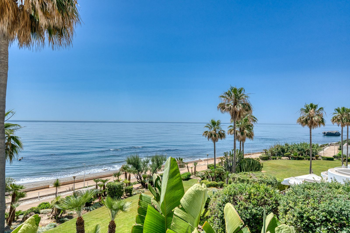 2 Bed Apartment for sale in Estepona Costa Del Sol, Málaga, Spain