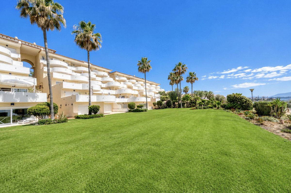 2 Bed Apartment for sale in Estepona Costa Del Sol, Málaga, Spain