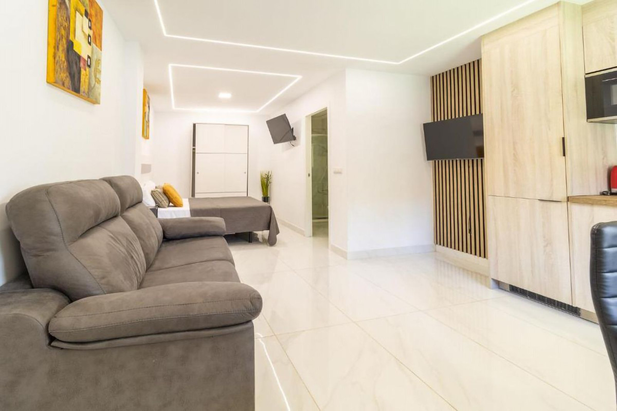 13 Bed Commercial unit for sale in Fuengirola Costa Del Sol, Málaga, Spain