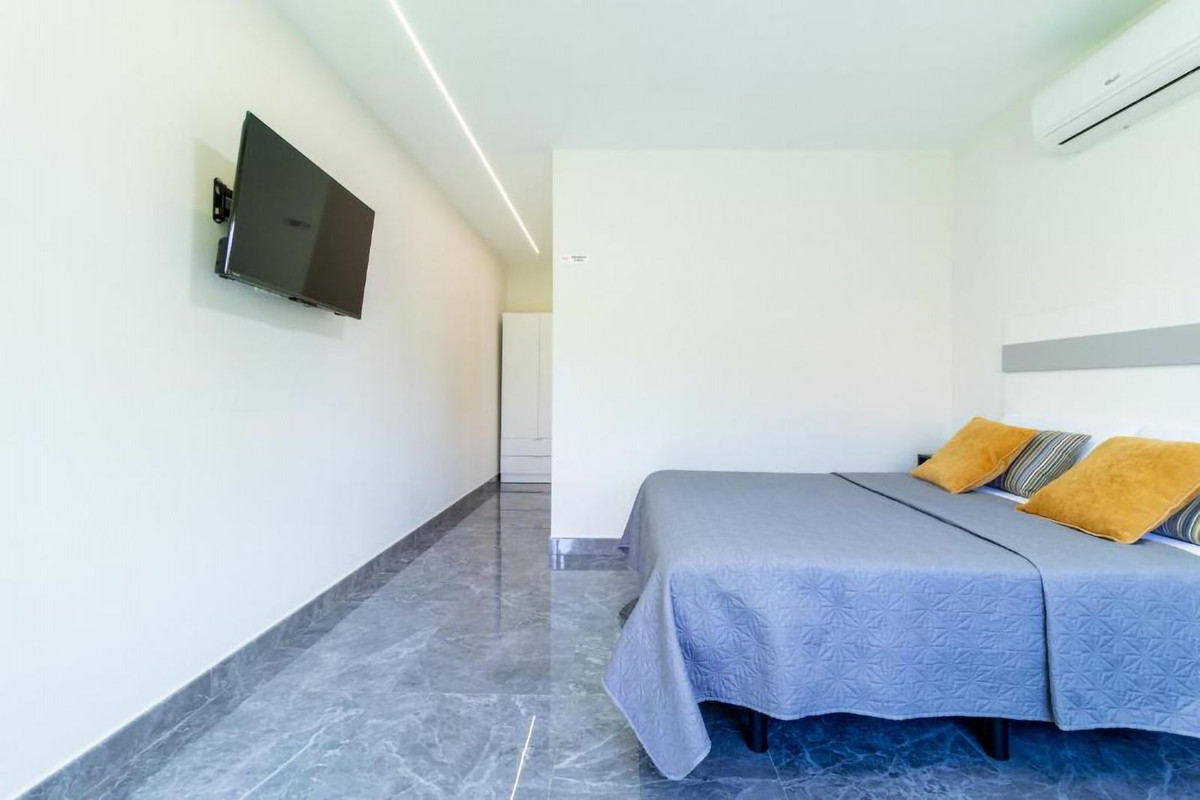 13 Bed Commercial unit for sale in Fuengirola Costa Del Sol, Málaga, Spain