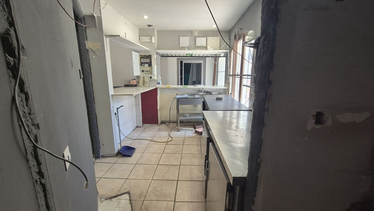 2 Bed Commercial unit for sale in Fuengirola Costa Del Sol, Málaga, Spain