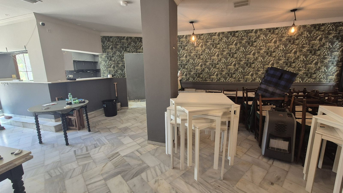 2 Bed Commercial unit for sale in Fuengirola Costa Del Sol, Málaga, Spain