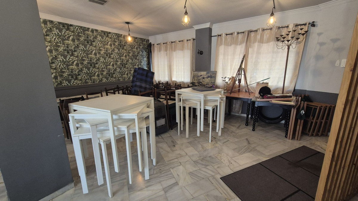 2 Bed Commercial unit for sale in Fuengirola Costa Del Sol, Málaga, Spain