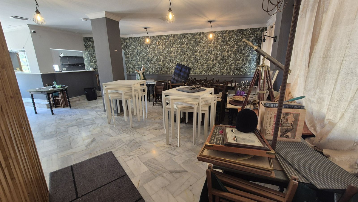 2 Bed Commercial unit for sale in Fuengirola Costa Del Sol, Málaga, Spain