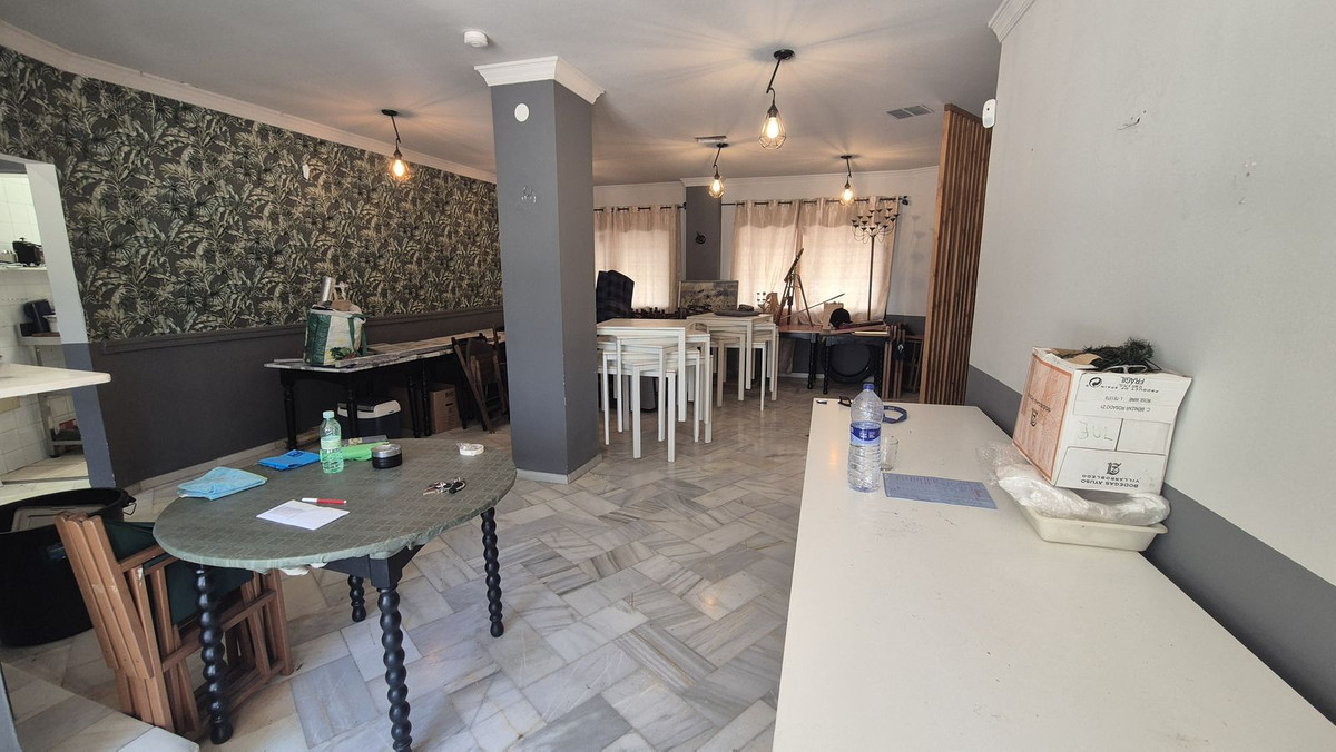 2 Bed Commercial unit for sale in Fuengirola Costa Del Sol, Málaga, Spain