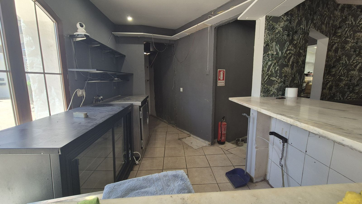 2 Bed Commercial unit for sale in Fuengirola Costa Del Sol, Málaga, Spain