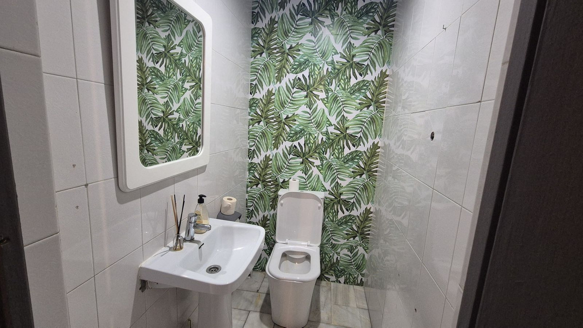 2 Bed Commercial unit for sale in Fuengirola Costa Del Sol, Málaga, Spain