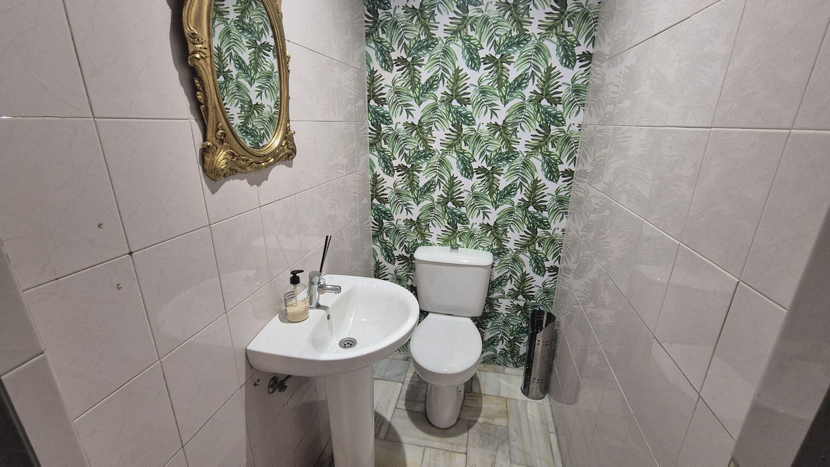 2 Bed Commercial unit for sale in Fuengirola Costa Del Sol, Málaga, Spain
